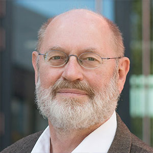 Porträt von Andreas Maxbauer, Dozent für Typografie, Designpraxis und Bildungsmanagement an der Weiterbildungsagentur (WBA)